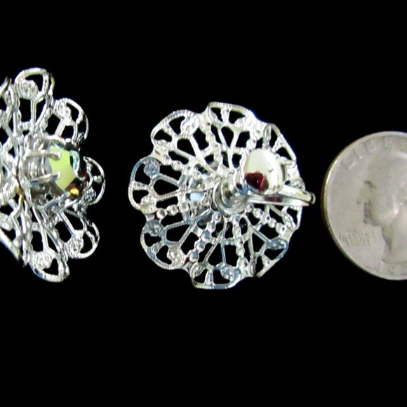 Silver filigree aurora borealis screw back earring - Picture 3 of 3